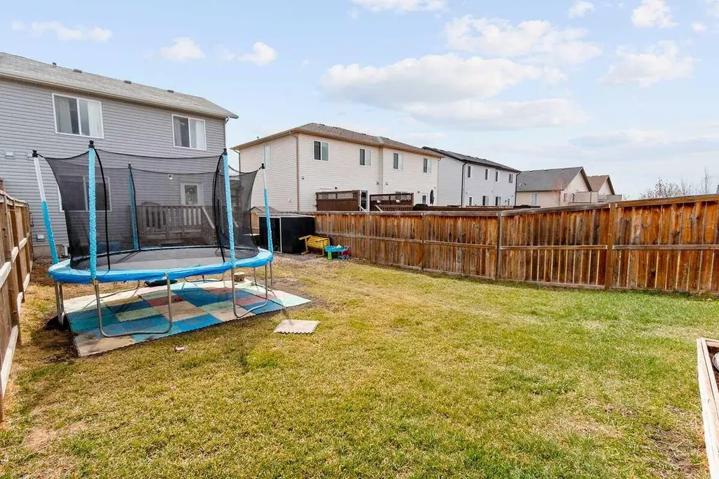 1552 Mcalpine Street Carstairs AB T0M 0N0
