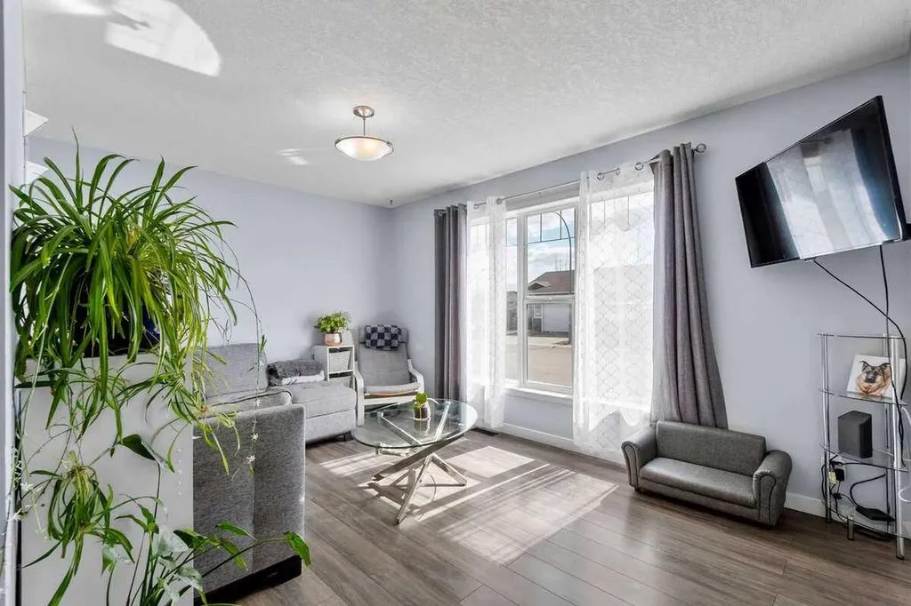 1552 Mcalpine Street Carstairs AB T0M 0N0