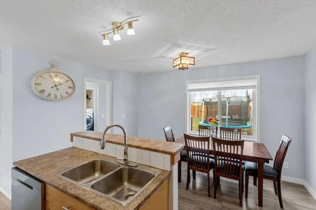 1552 Mcalpine Street Carstairs AB T0M 0N0