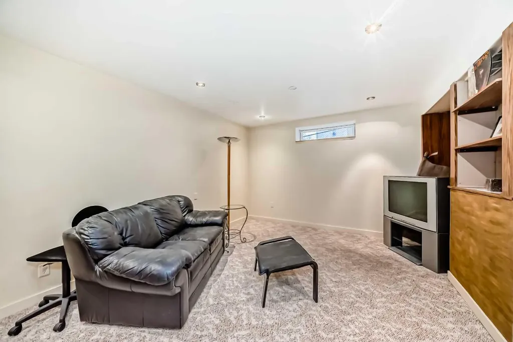 66 Tuscany Hills Point NW Calgary AB T3L 2C7