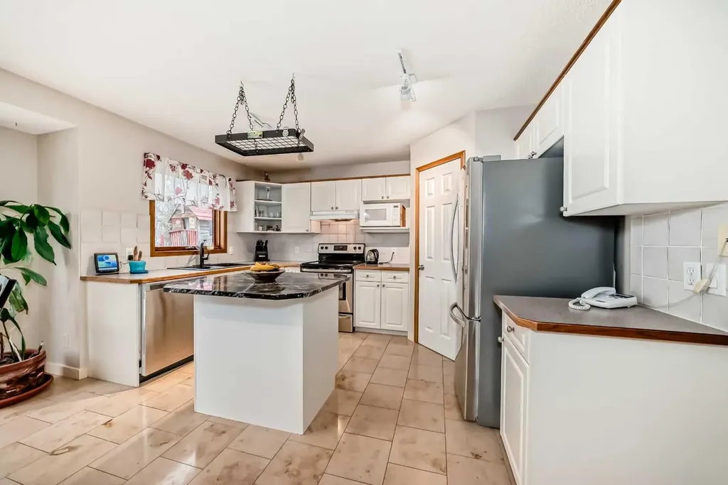 66 Tuscany Hills Point NW Calgary AB T3L 2C7