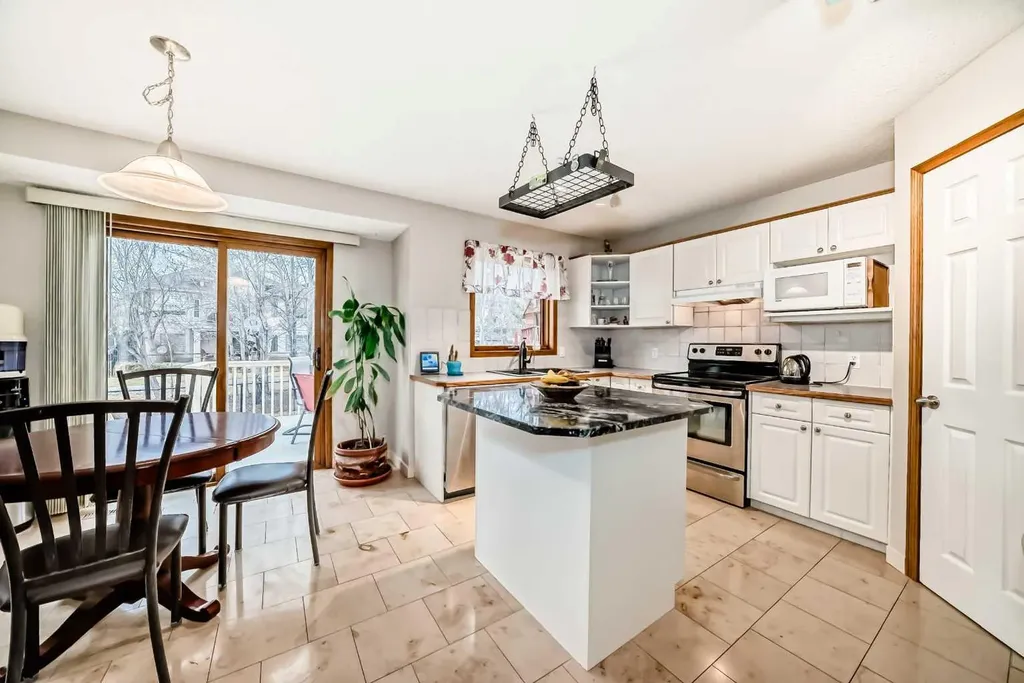66 Tuscany Hills Point NW Calgary AB T3L 2C7