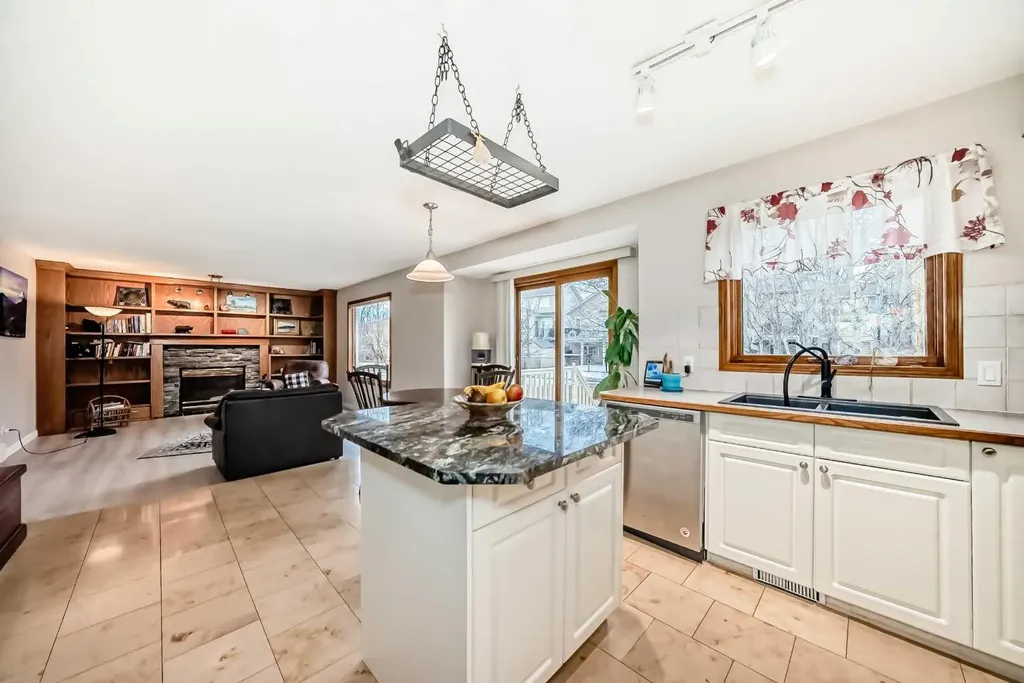 66 Tuscany Hills Point NW Calgary AB T3L 2C7