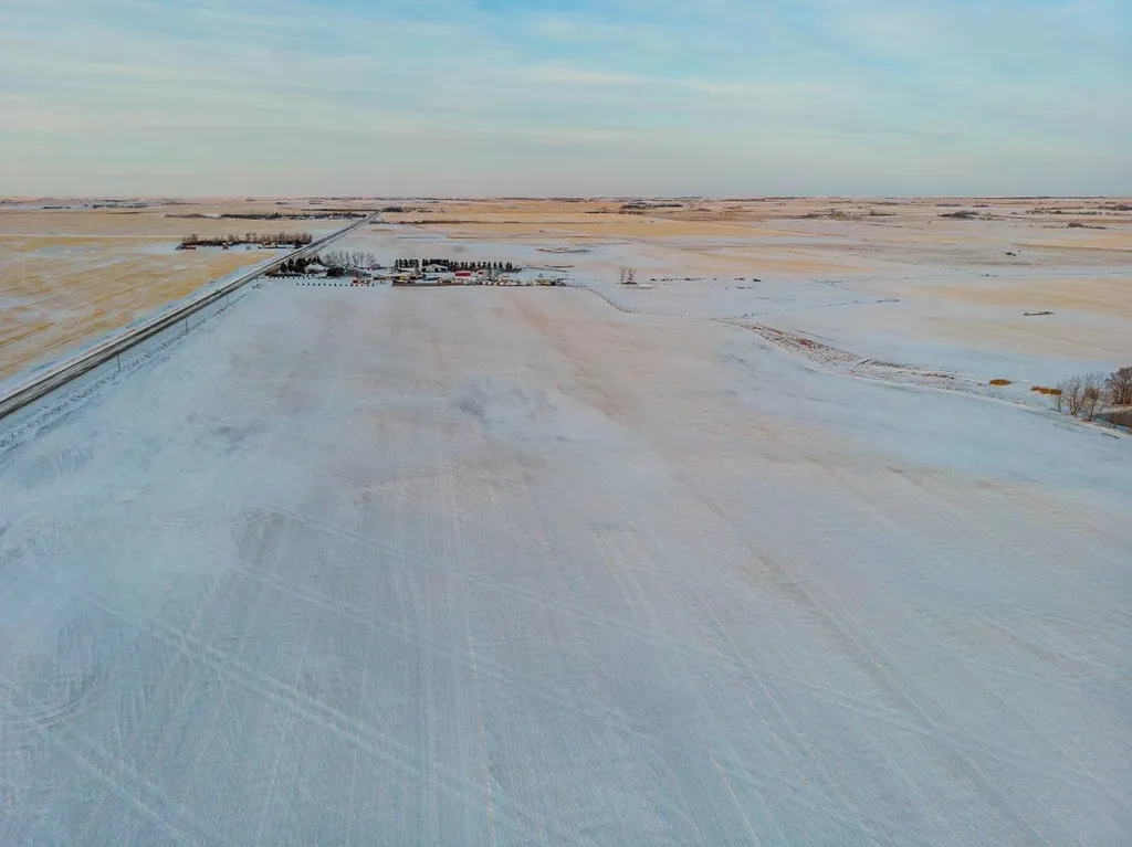 W4R26T25S16;4 Range Road 264 Rural Wheatland County AB T0J 1Y0