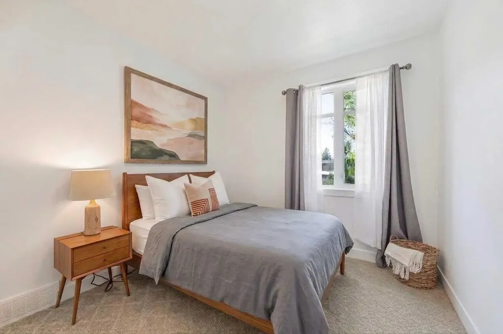 1932 27 Street SW Calgary AB T3E 2E5