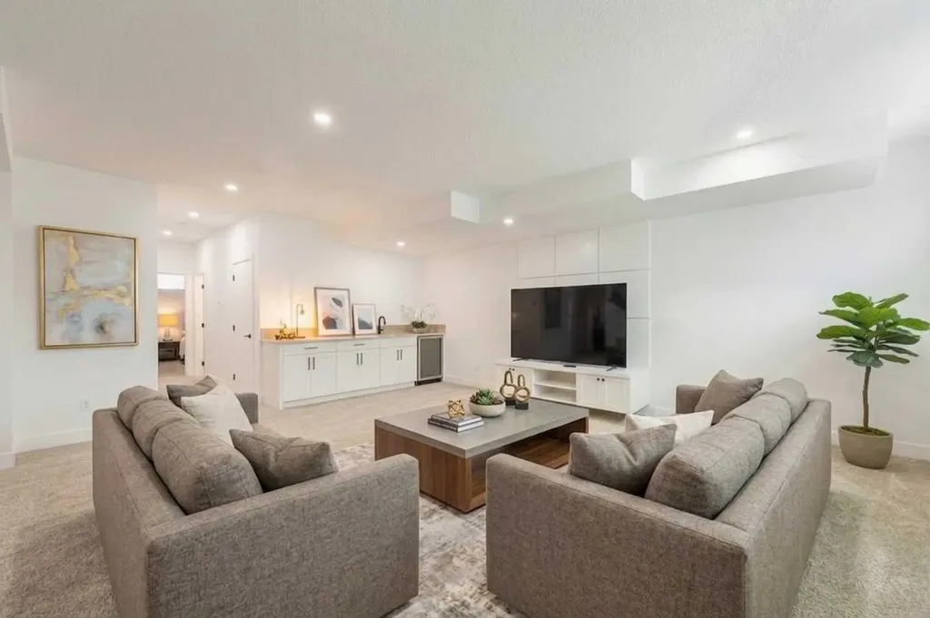 1932 27 Street SW Calgary AB T3E 2E5