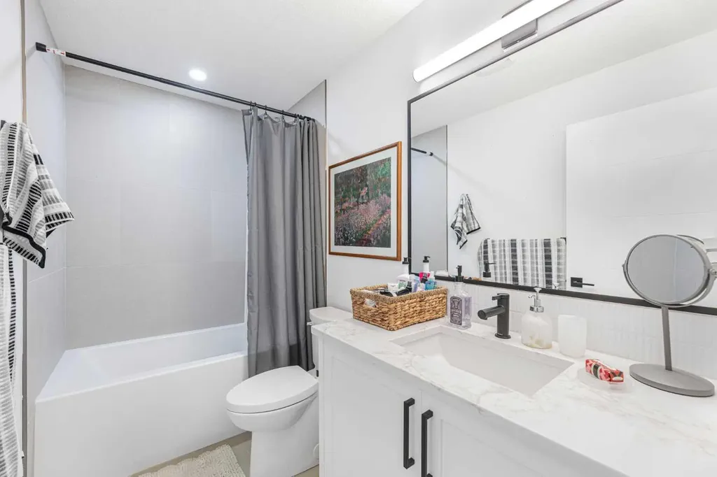 1932 27 Street SW Calgary AB T3E 2E5