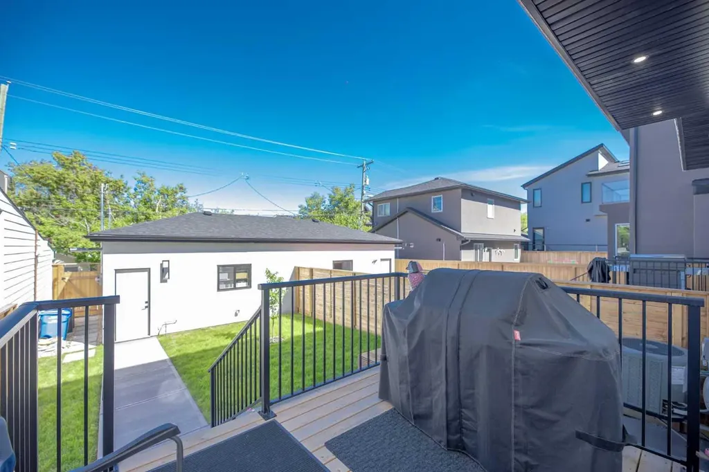 1932 27 Street SW Calgary AB T3E 2E5