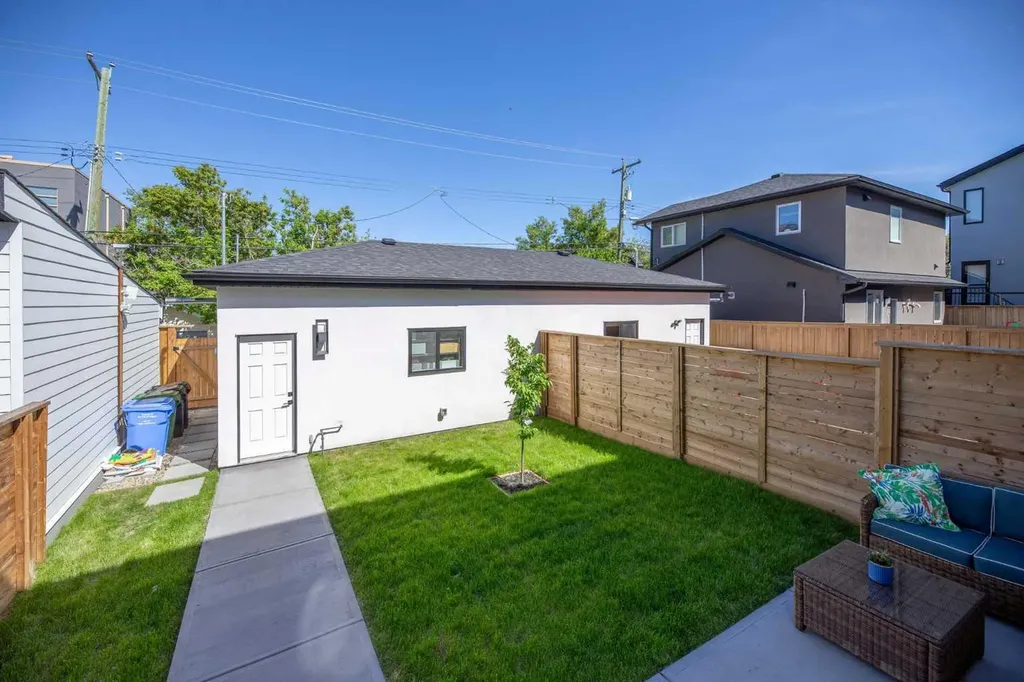 1932 27 Street SW Calgary AB T3E 2E5
