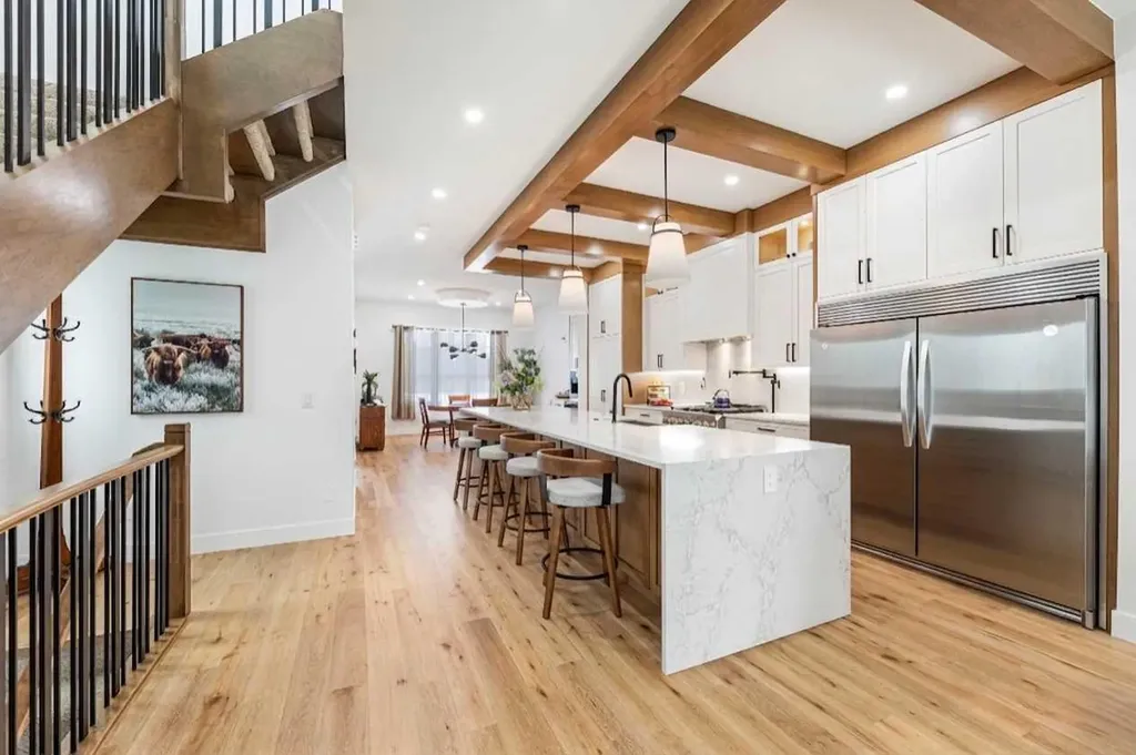 1932 27 Street SW Calgary AB T3E 2E5