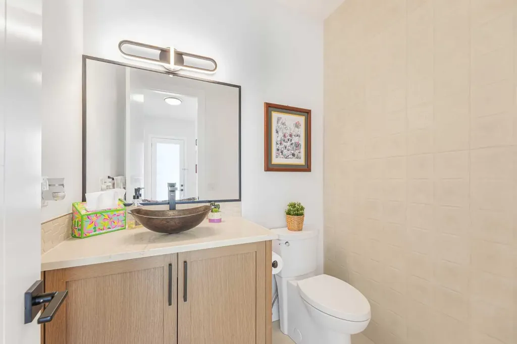 1932 27 Street SW Calgary AB T3E 2E5