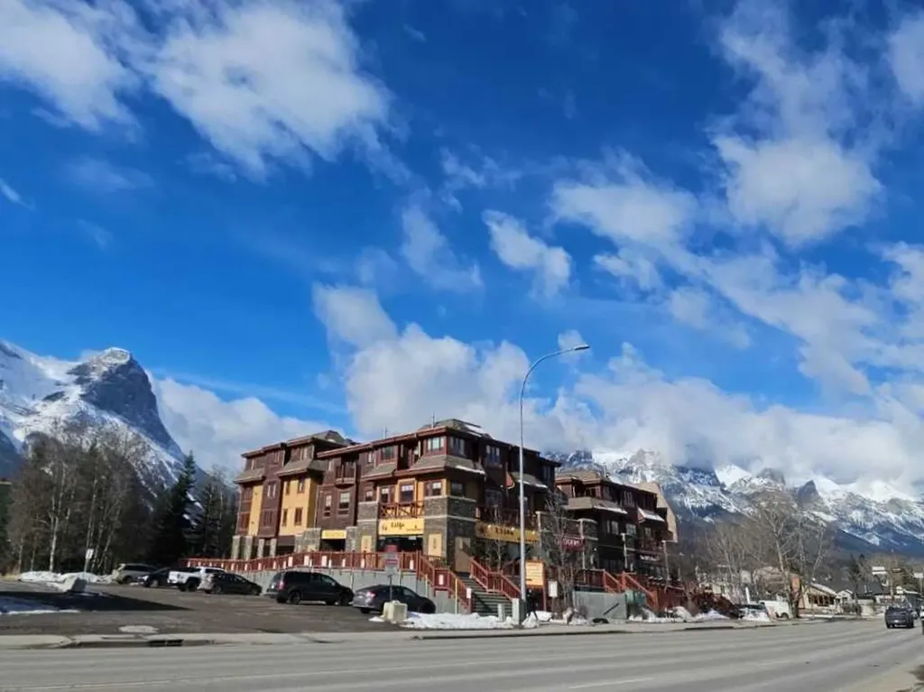 743 Railway Avenue Canmore AB T3H 3C4