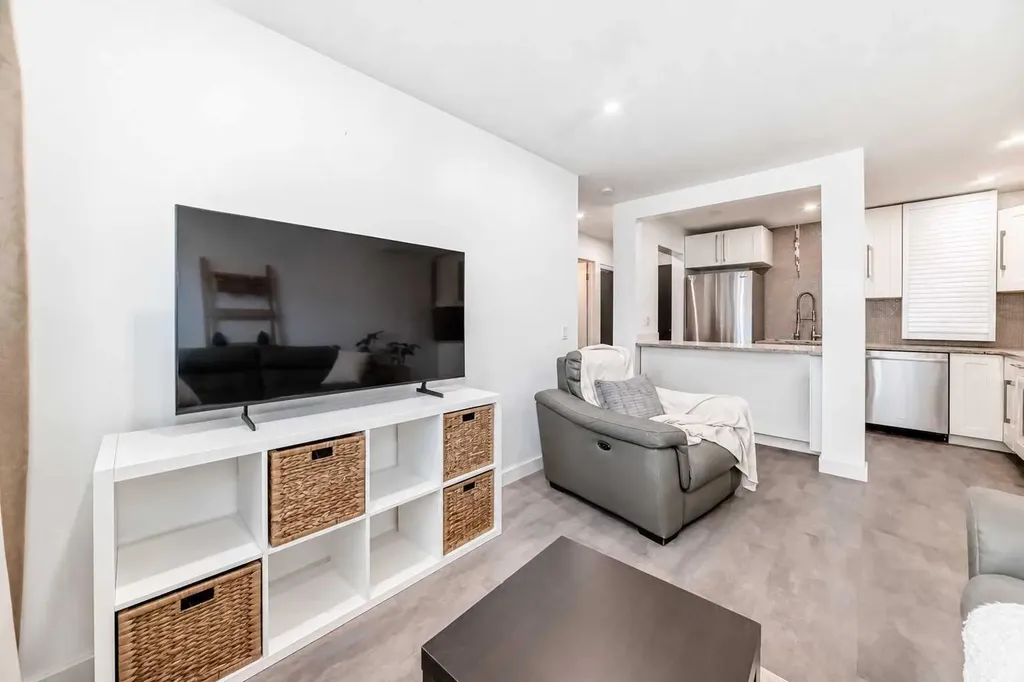 1817 16 Street SW Calgary AB T2T 4E3