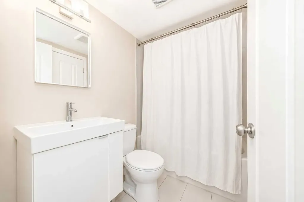 1817 16 Street SW Calgary AB T2T 4E3