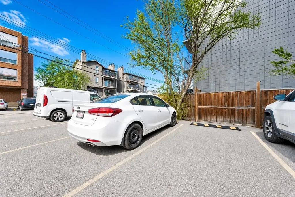 1817 16 Street SW Calgary AB T2T 4E3