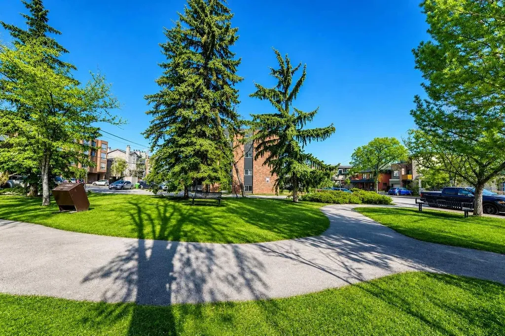 1817 16 Street SW Calgary AB T2T 4E3