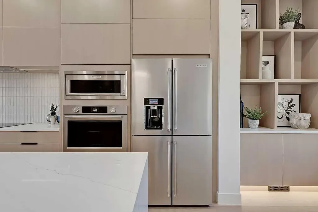 2216 35 Street SW Calgary AB T3E 2X8