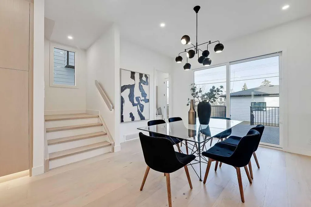 2216 35 Street SW Calgary AB T3E 2X8