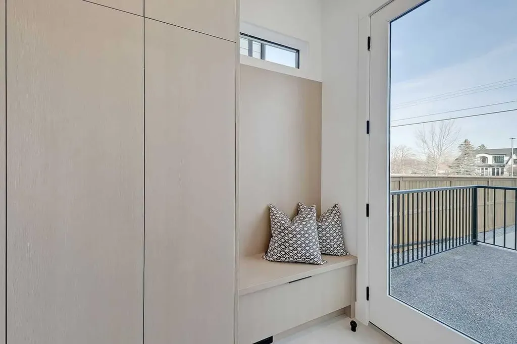 2216 35 Street SW Calgary AB T3E 2X8