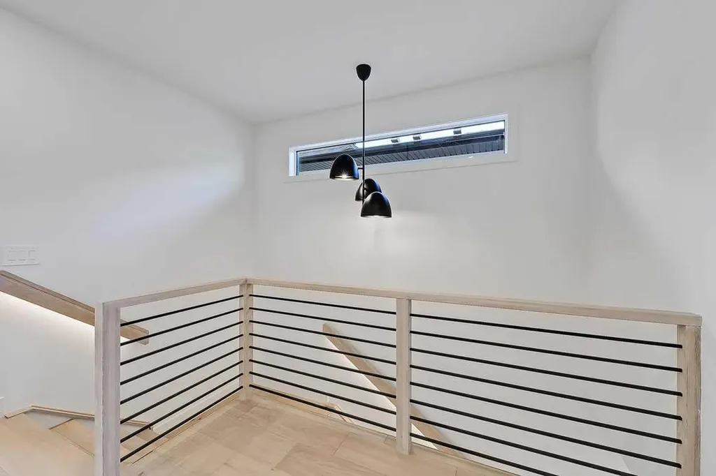 2216 35 Street SW Calgary AB T3E 2X8