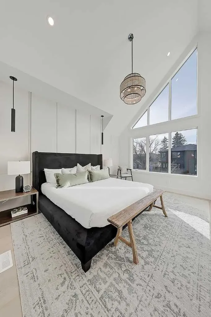 2216 35 Street SW Calgary AB T3E 2X8