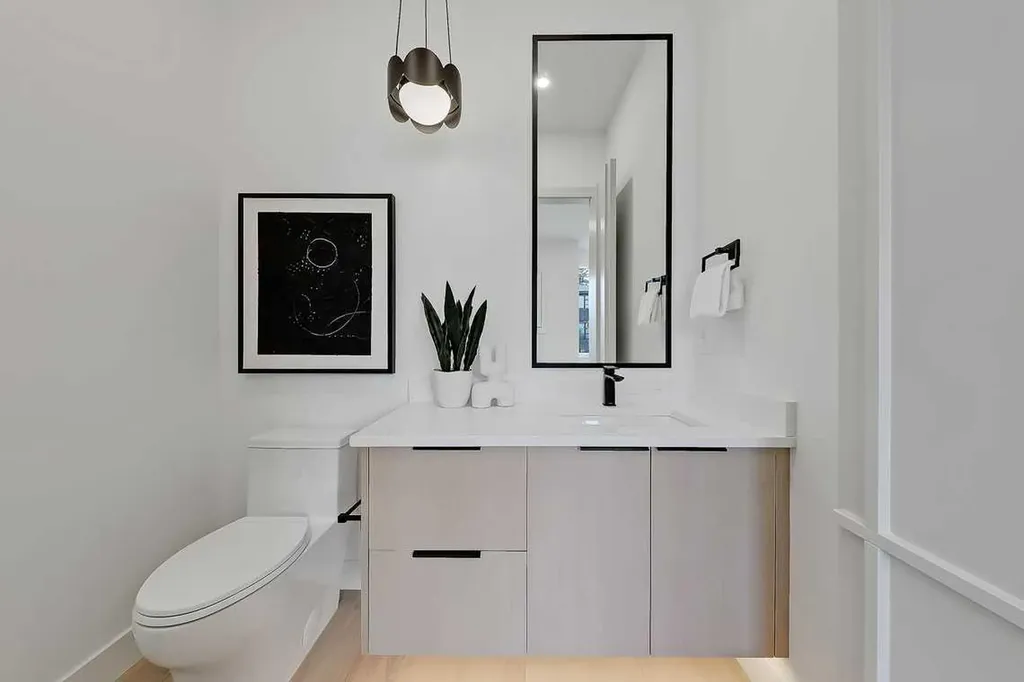 2216 35 Street SW Calgary AB T3E 2X8