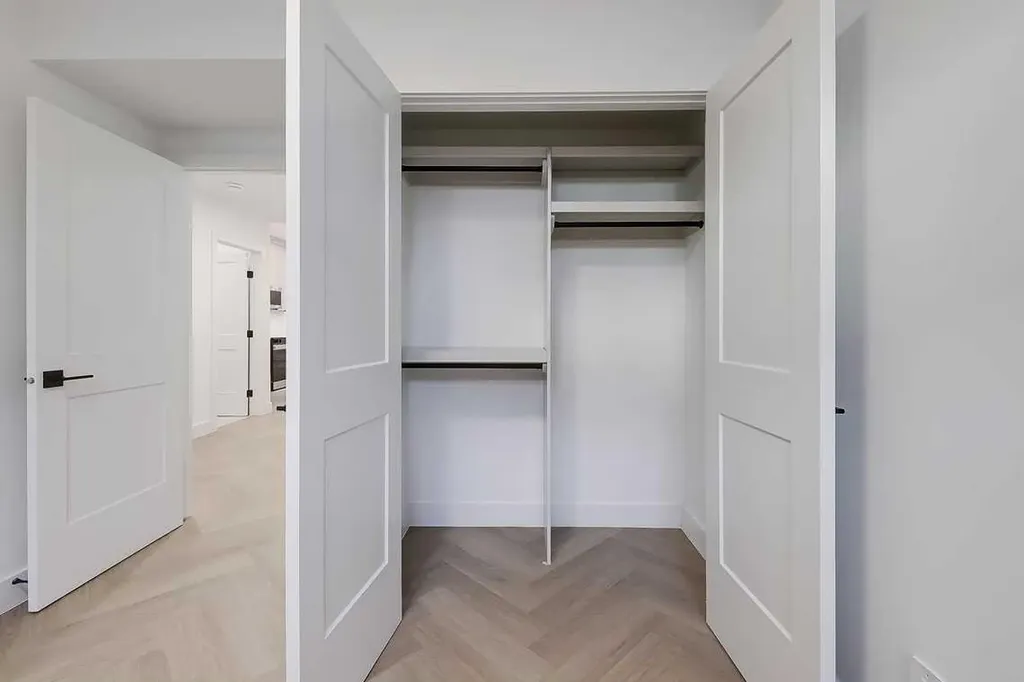 2216 35 Street SW Calgary AB T3E 2X8