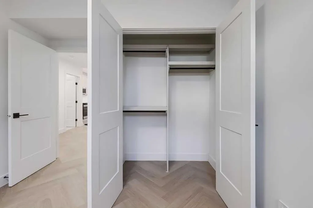 2216 35 Street SW Calgary AB T3E 2X8