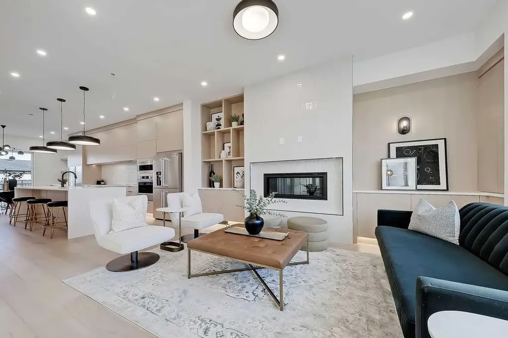 2216 35 Street SW Calgary AB T3E 2X8