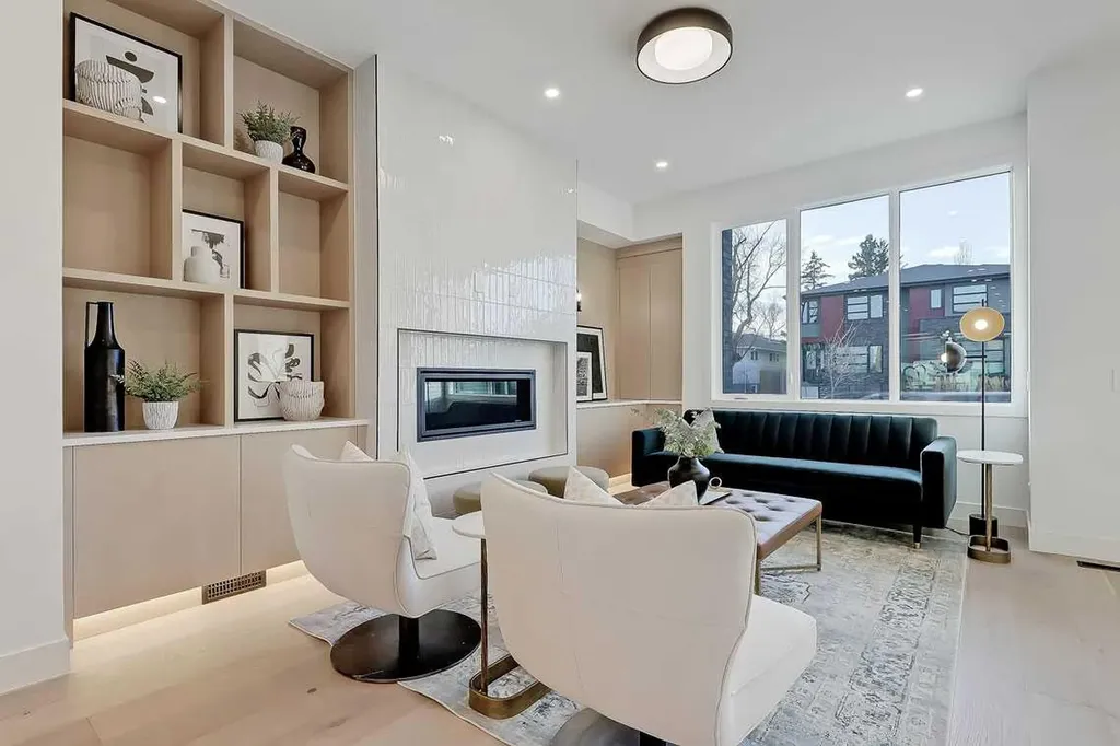 2216 35 Street SW Calgary AB T3E 2X8