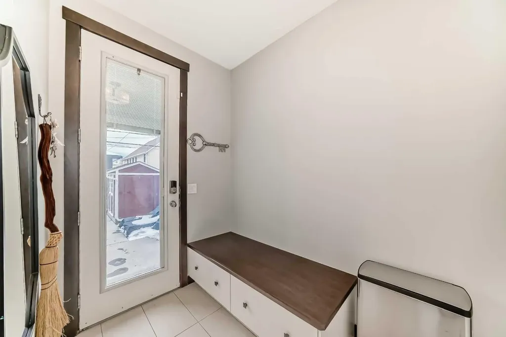 2213 27 Street SW Calgary AB T3E 2E9