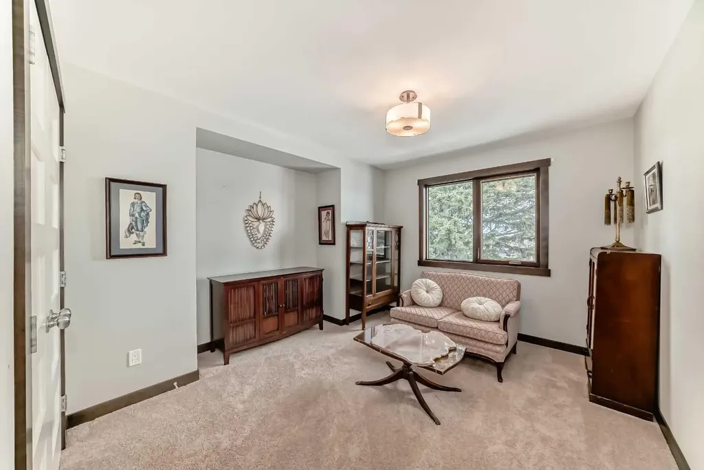2213 27 Street SW Calgary AB T3E 2E9