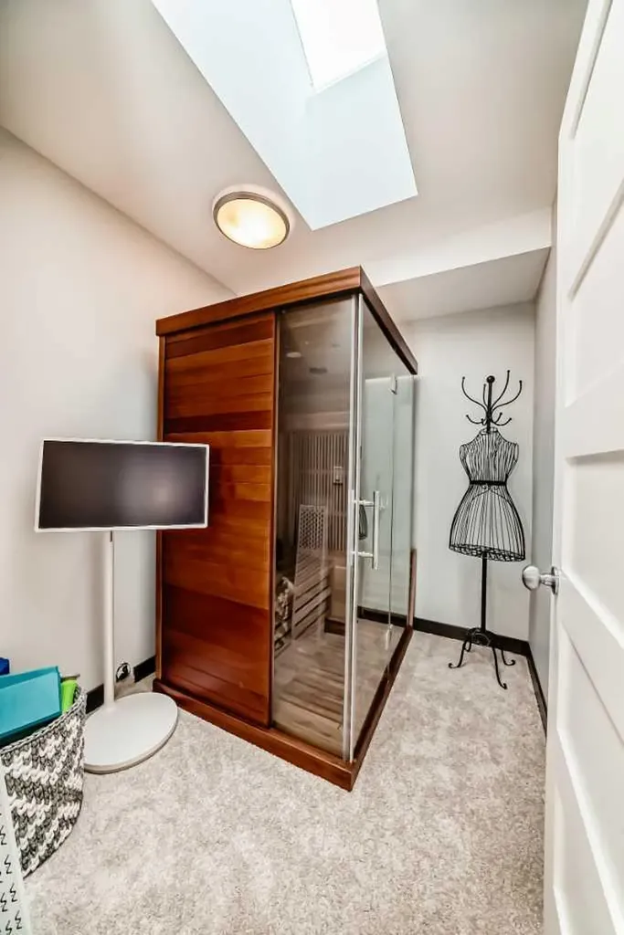 2213 27 Street SW Calgary AB T3E 2E9