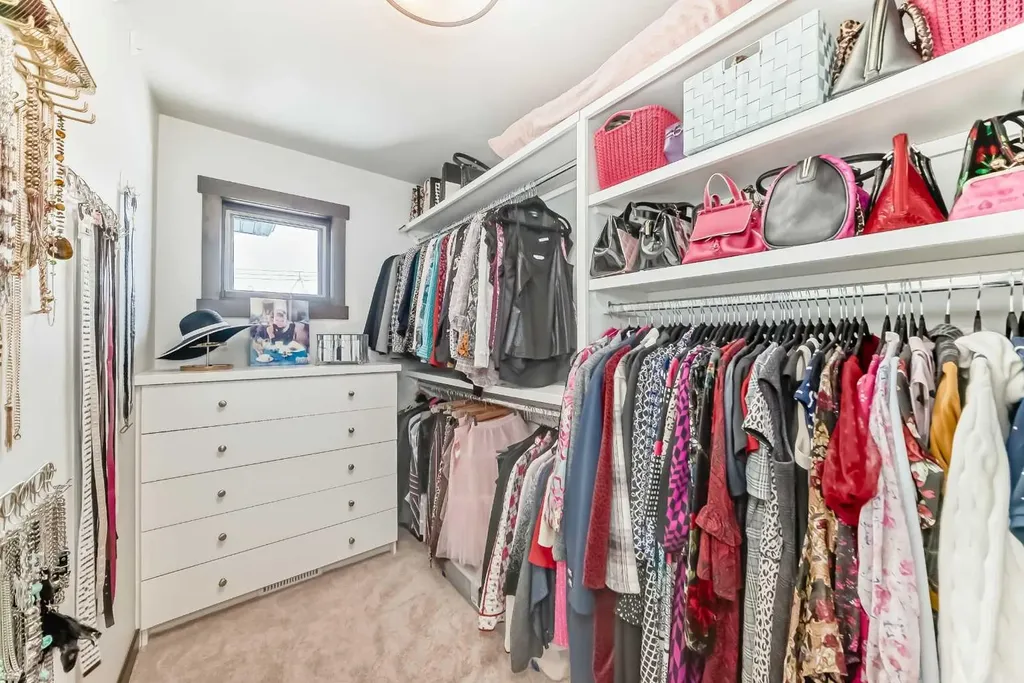 2213 27 Street SW Calgary AB T3E 2E9