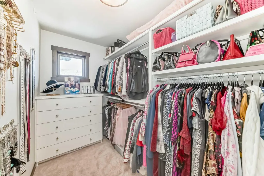 2213 27 Street SW Calgary AB T3E 2E9