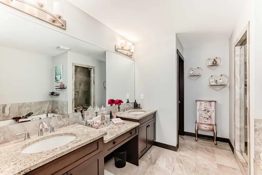 2213 27 Street SW Calgary AB T3E 2E9