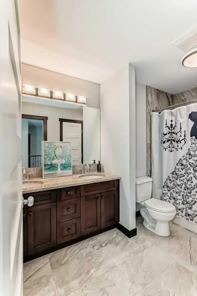 2213 27 Street SW Calgary AB T3E 2E9