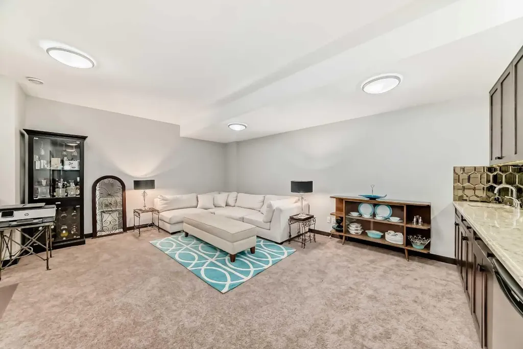 2213 27 Street SW Calgary AB T3E 2E9