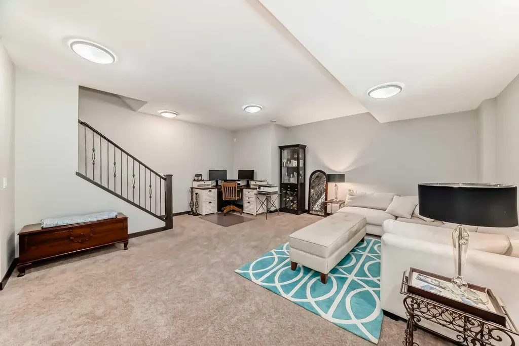 2213 27 Street SW Calgary AB T3E 2E9