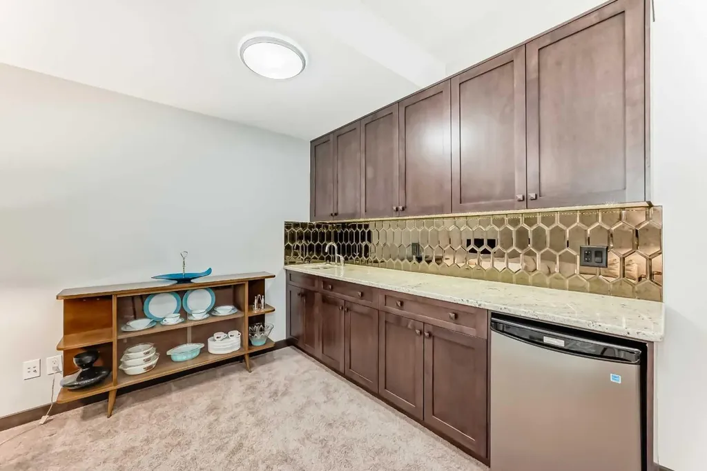 2213 27 Street SW Calgary AB T3E 2E9