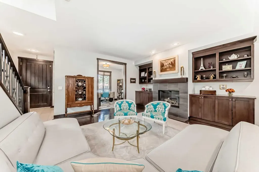 2213 27 Street SW Calgary AB T3E 2E9