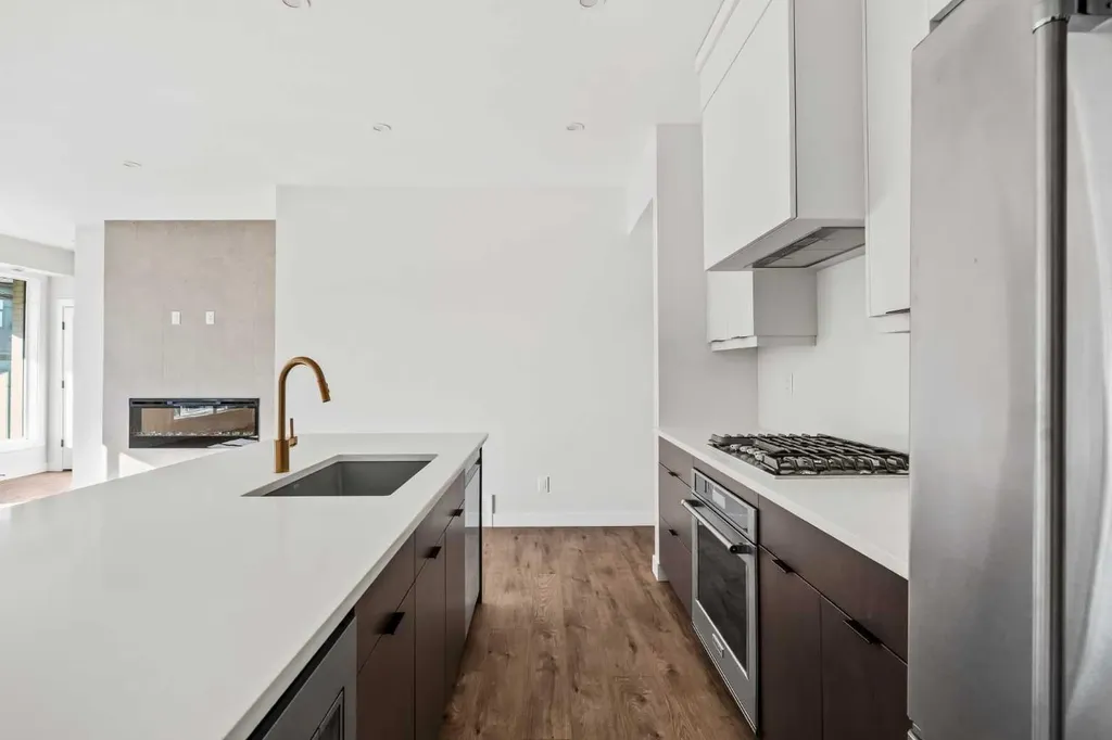 609 Sovereign Common SW Calgary AB T3C 3Y3