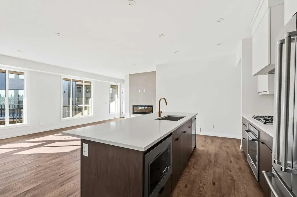 609 Sovereign Common SW Calgary AB T3C 3Y3