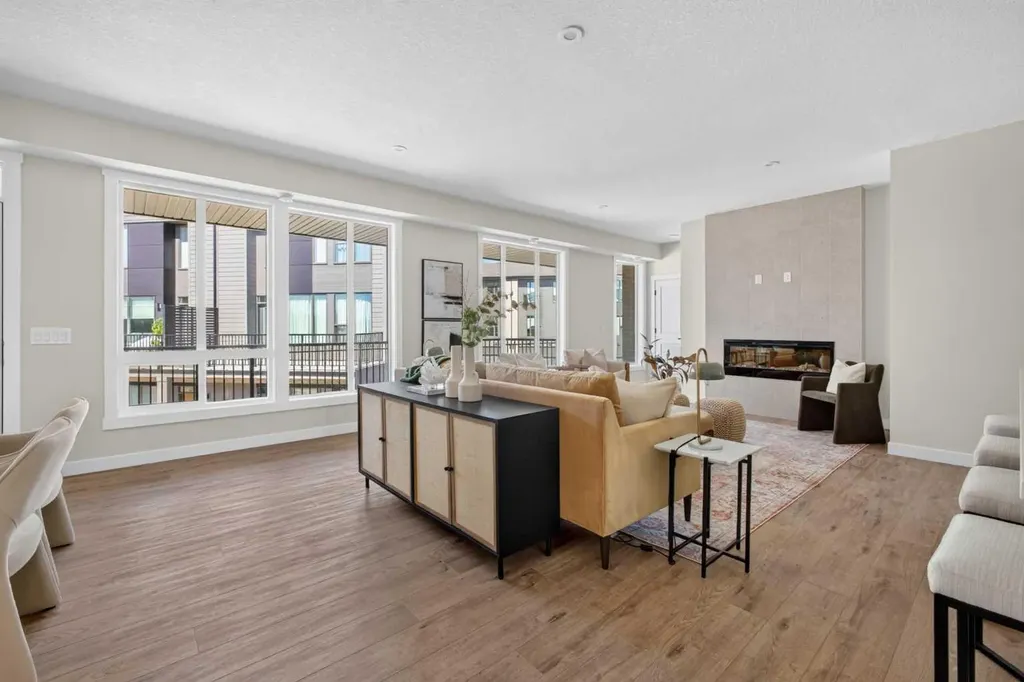 609 Sovereign Common SW Calgary AB T3C 3Y3