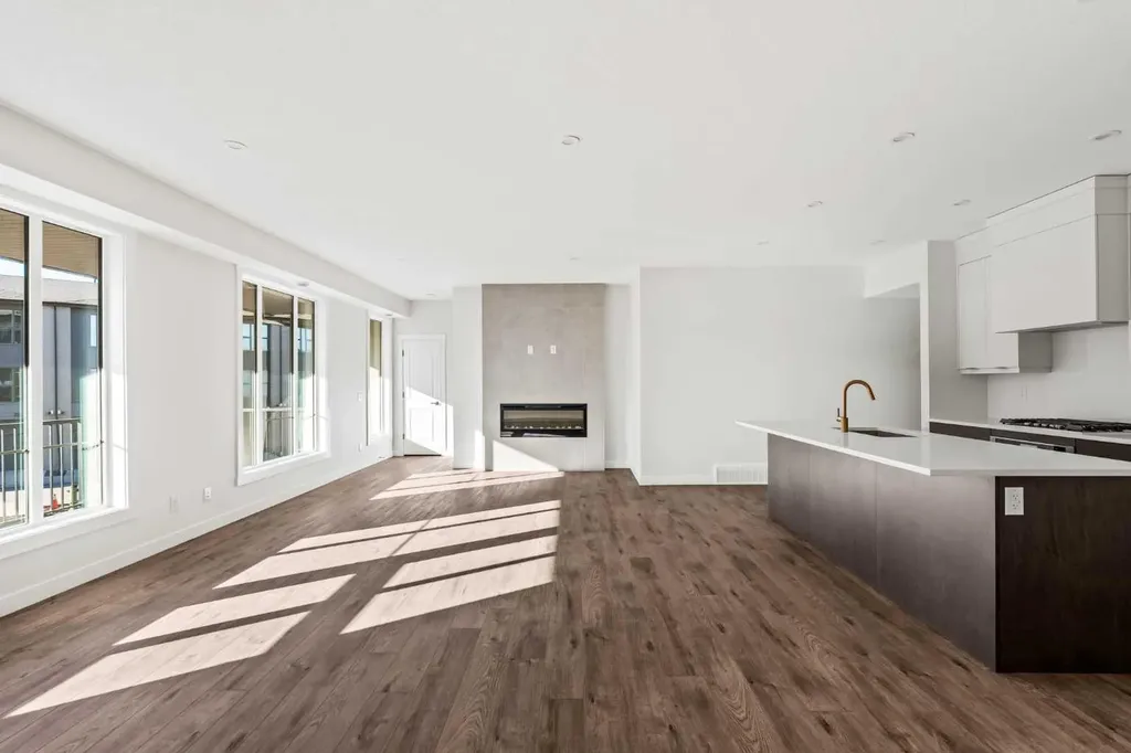 609 Sovereign Common SW Calgary AB T3C 3Y3