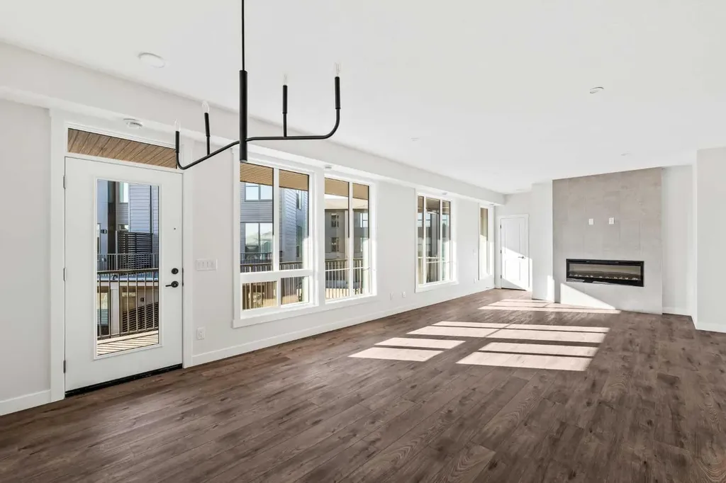609 Sovereign Common SW Calgary AB T3C 3Y3