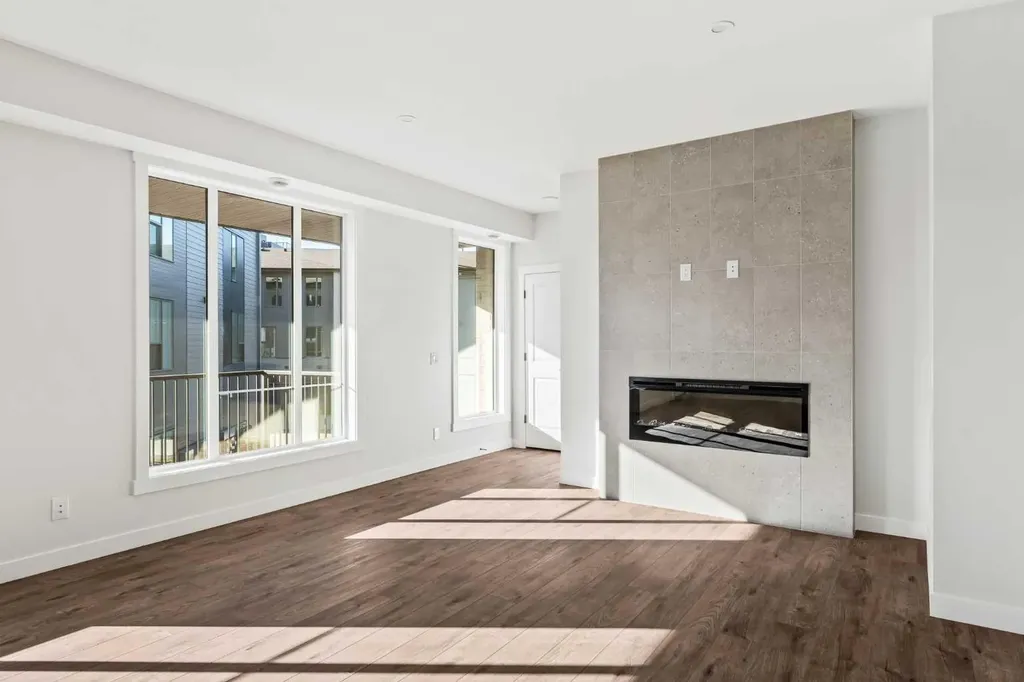609 Sovereign Common SW Calgary AB T3C 3Y3