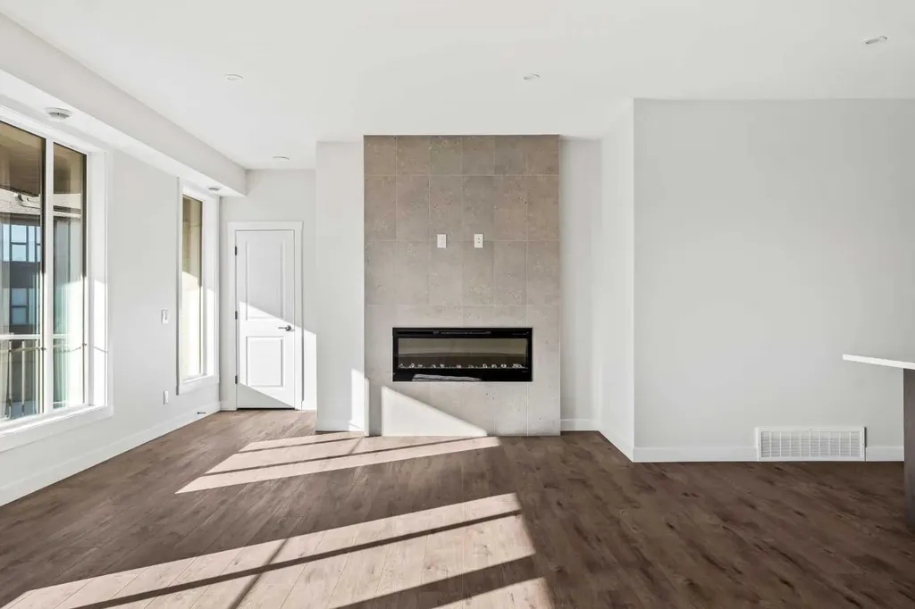 609 Sovereign Common SW Calgary AB T3C 3Y3
