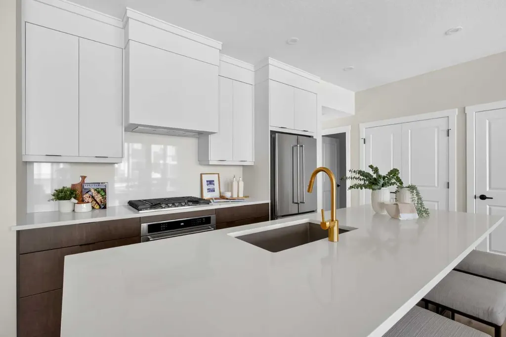609 Sovereign Common SW Calgary AB T3C 3Y3