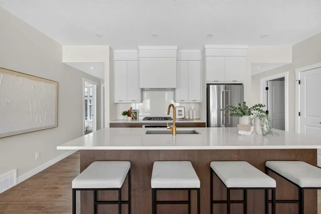 609 Sovereign Common SW Calgary AB T3C 3Y3